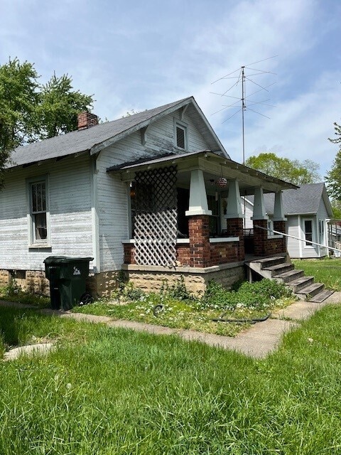 view of front of property featuring a porch