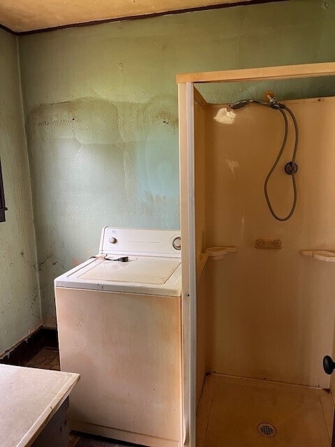 laundry area with washer / dryer