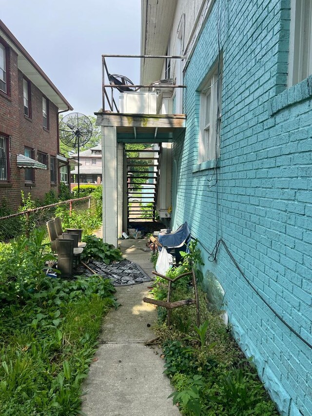 exterior space featuring a balcony