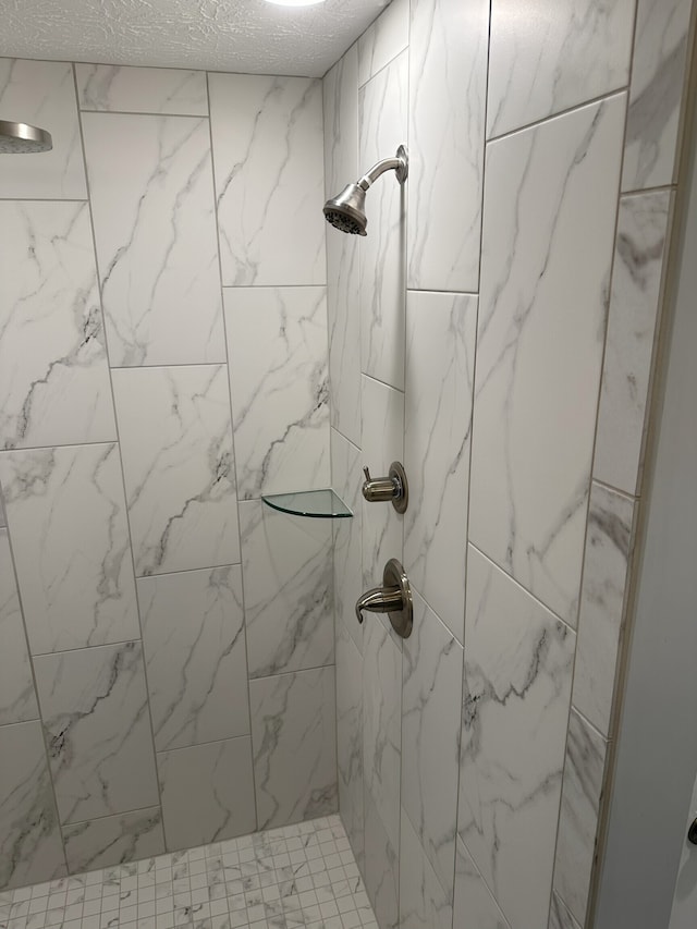 bathroom featuring tiled shower