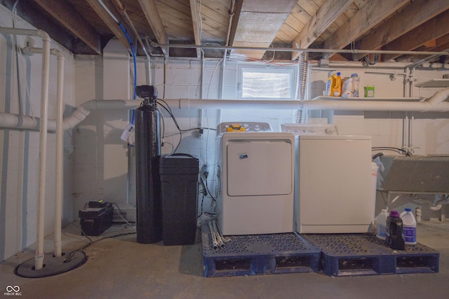 2925 Highwoods Dr, Indianapolis, IN 46222 - basement featuring a sink and washing machine and dryer