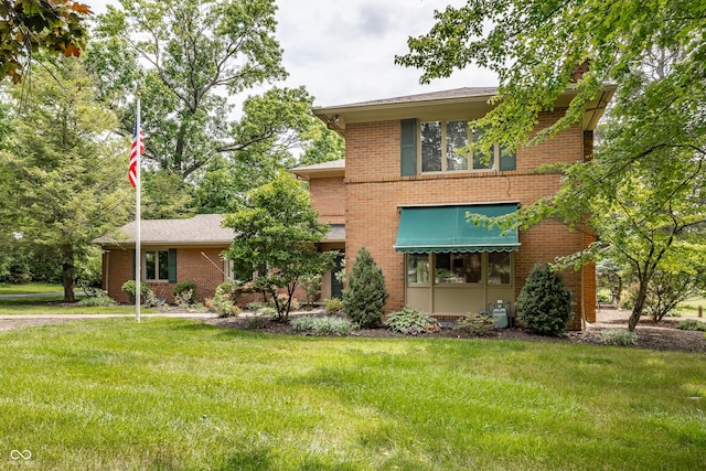 view of front facade with a front lawn