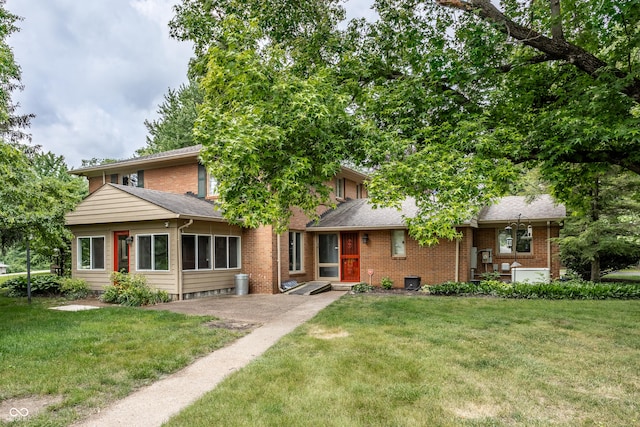 view of front of property with a front yard