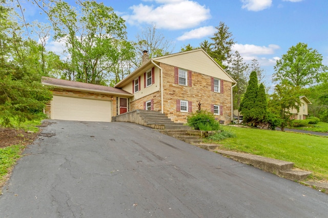 view of front facade featuring a garage and a front lawn