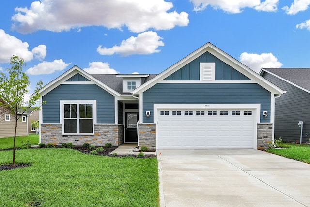 craftsman-style house featuring a garage and a front lawn