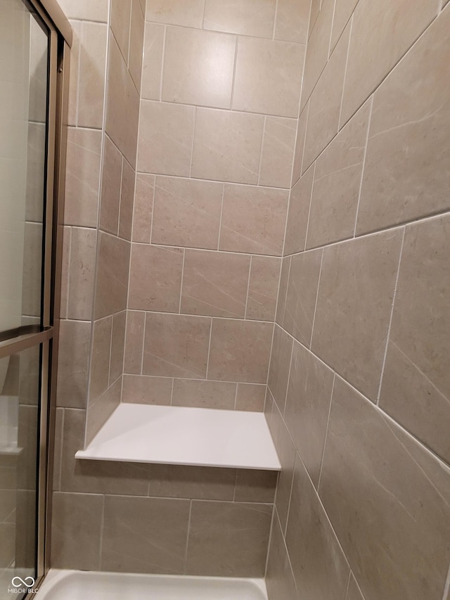 bathroom featuring tiled shower