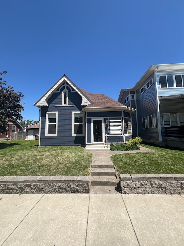 view of front of property with a front yard