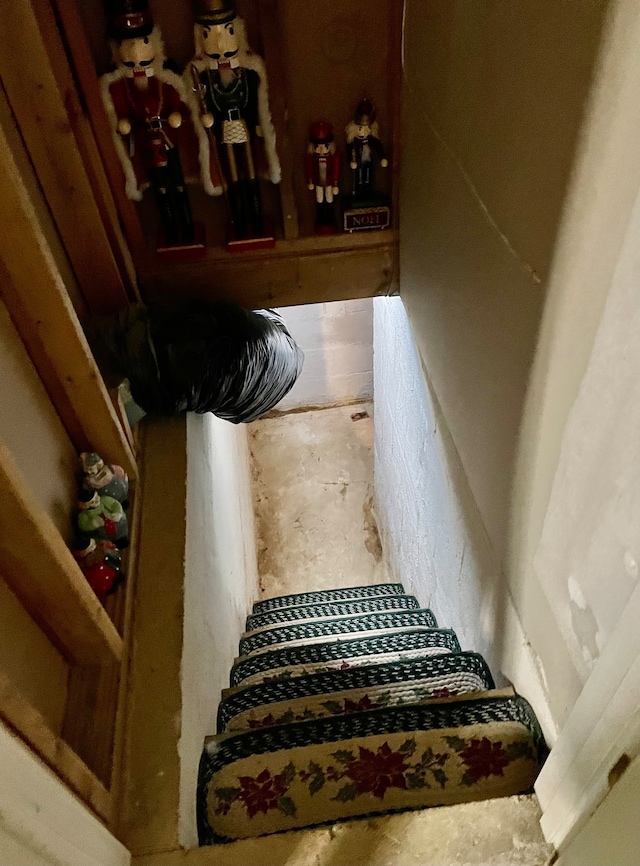 stairway featuring concrete flooring