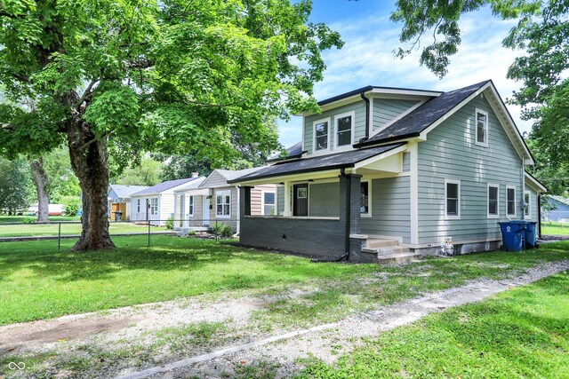 view of front of house with a front lawn