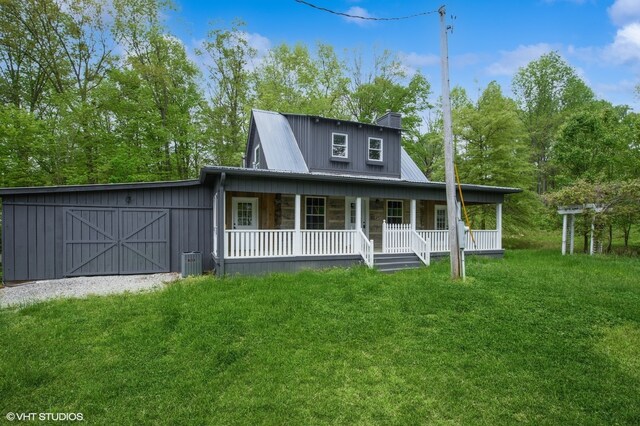 view of front of property with covered porch and a front lawn