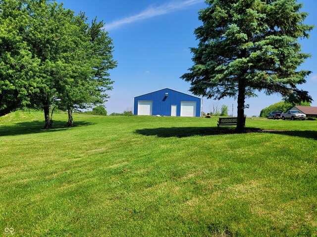 view of yard with a garage and an outdoor structure