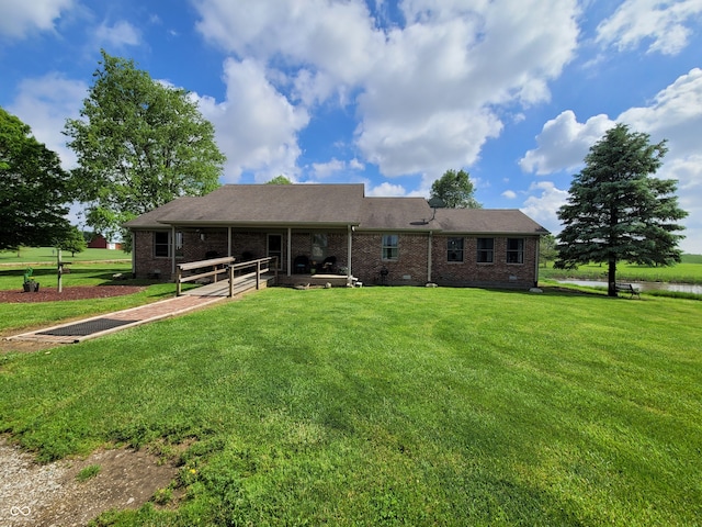 view of front of house featuring a front yard