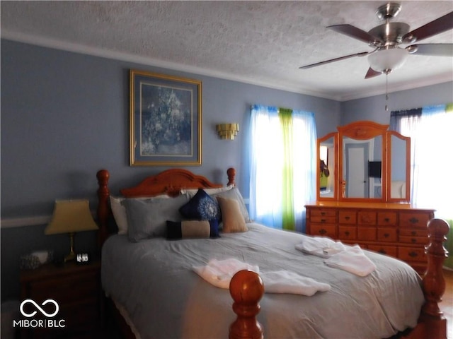 bedroom featuring ceiling fan and a textured ceiling