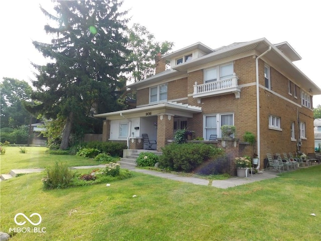 view of front facade featuring a front lawn