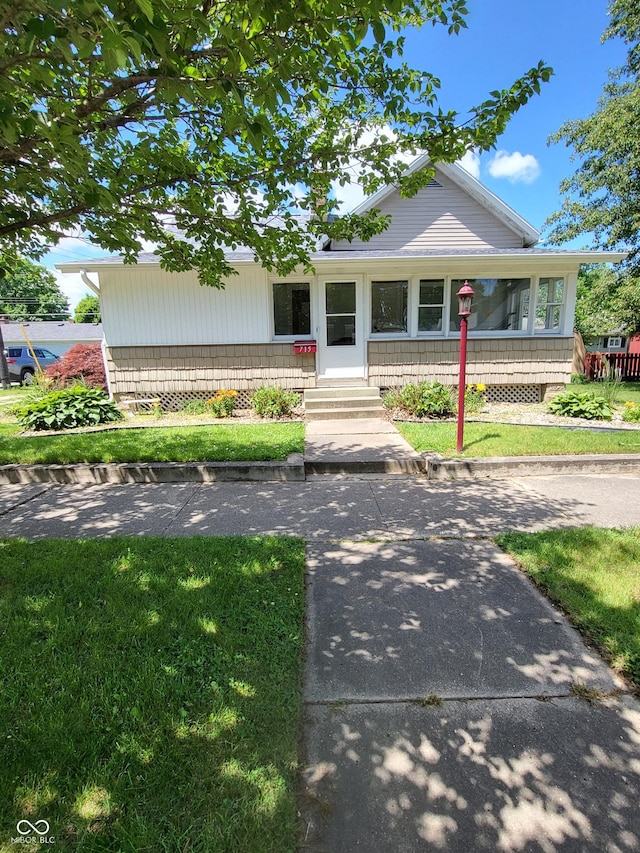 715 5th St, Covington, IN 47932 - view of front of property with a front yard