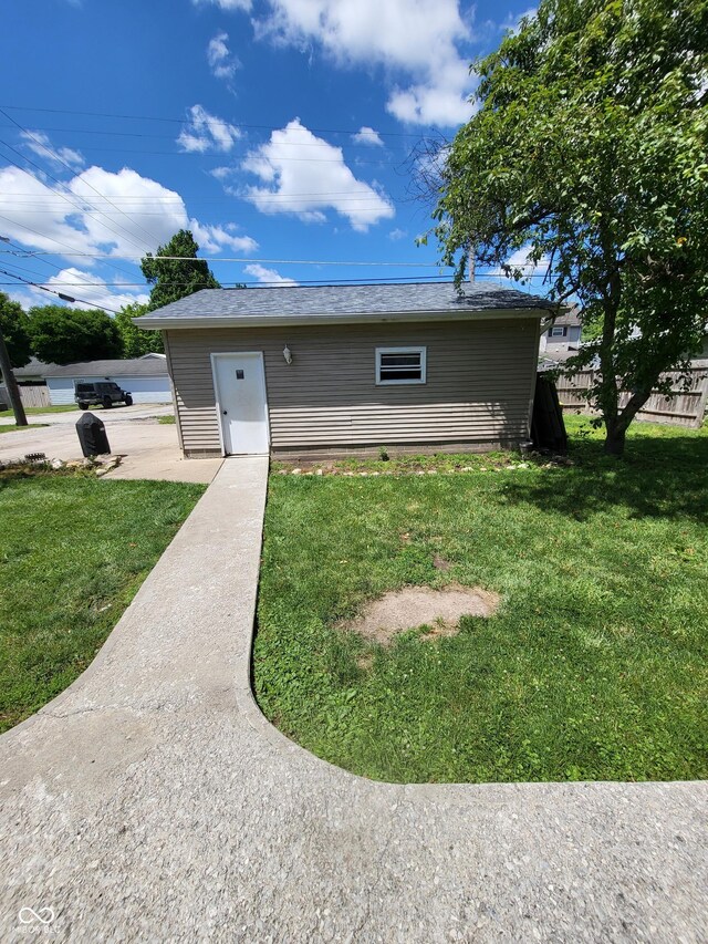 715 5th St, Covington, IN 47932 - rear view of property with fence and a yard
