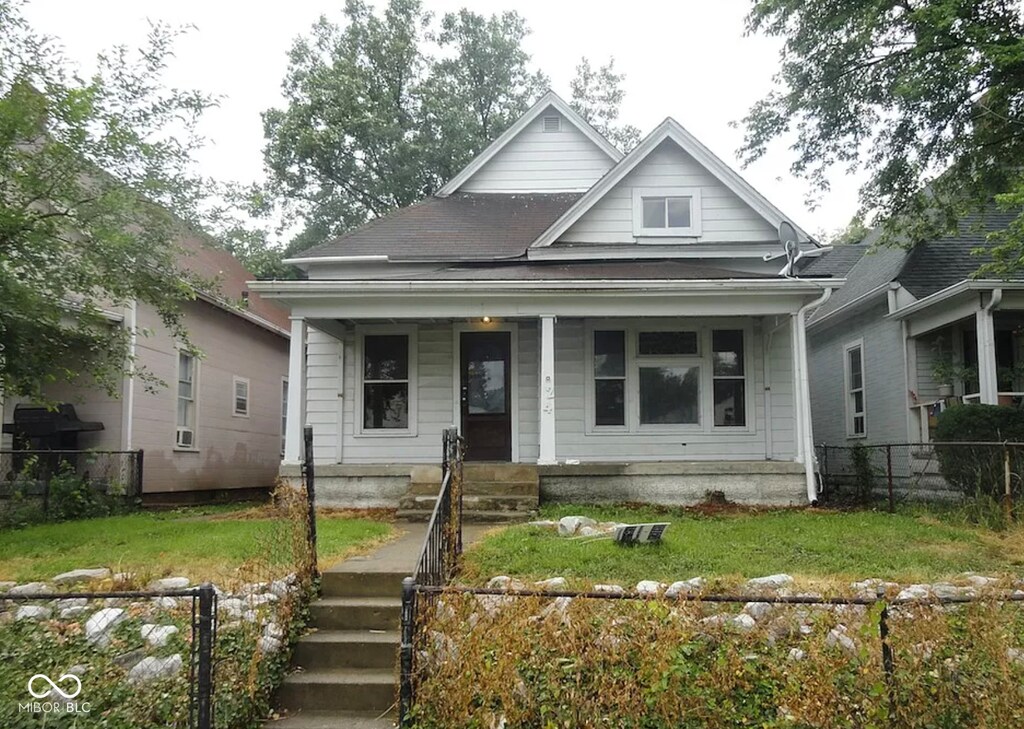 bungalow featuring covered porch