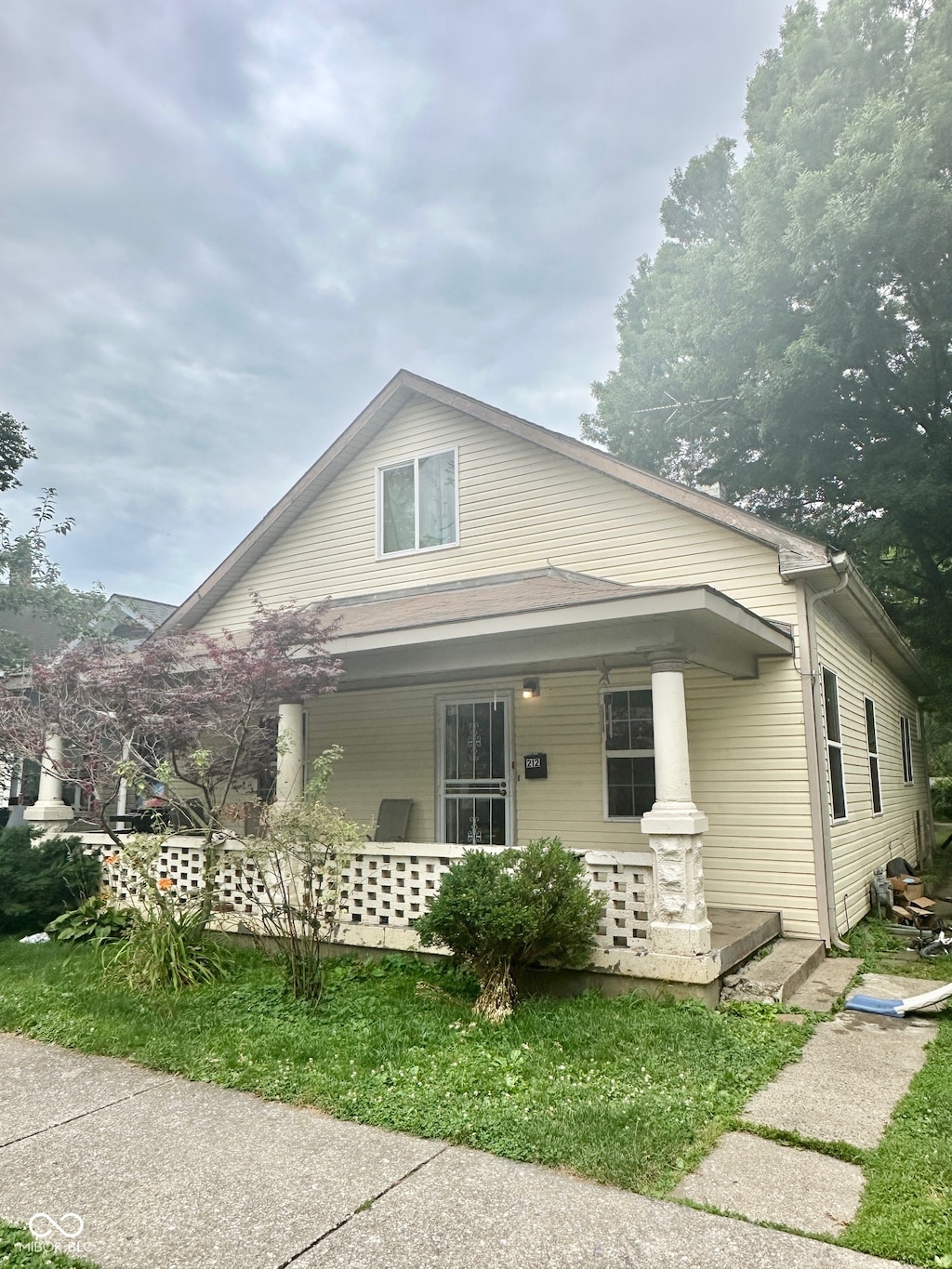 bungalow featuring covered porch