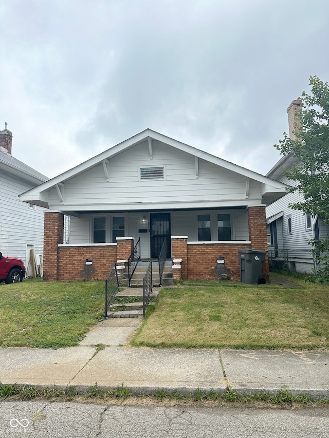 view of front of house featuring a front yard