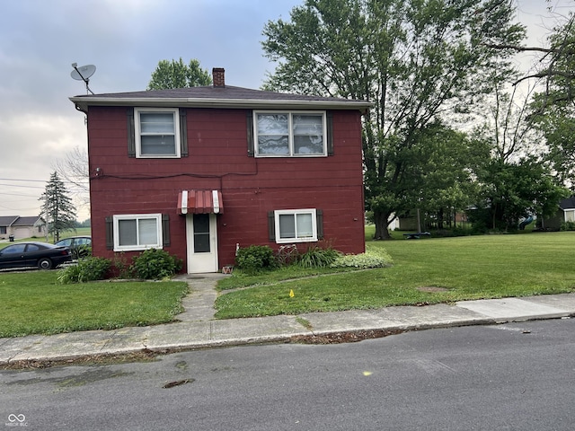 view of front of home featuring a front yard