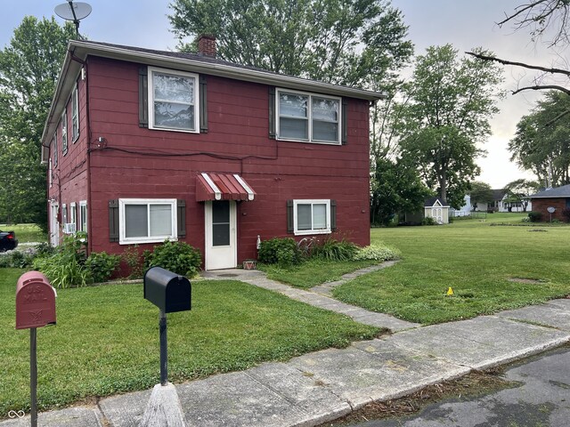 view of front of property with a front yard