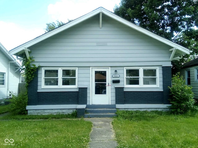 bungalow-style home featuring a front lawn