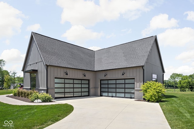 view of front facade featuring a garage and a front lawn