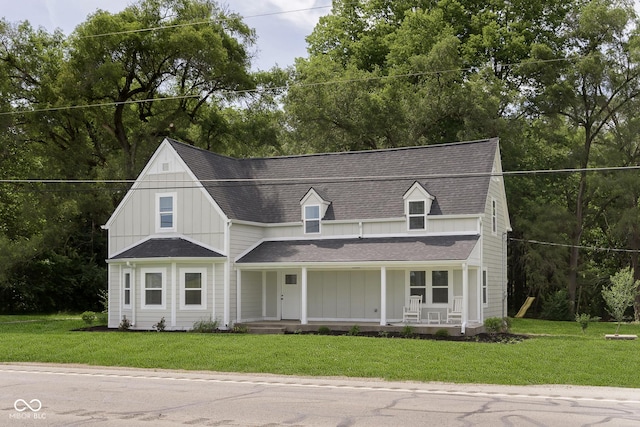 view of front of home with covered porch and a front lawn