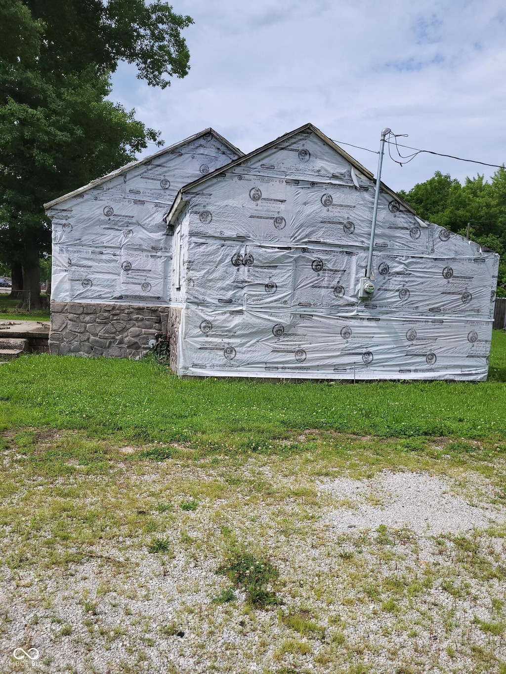 view of outdoor structure