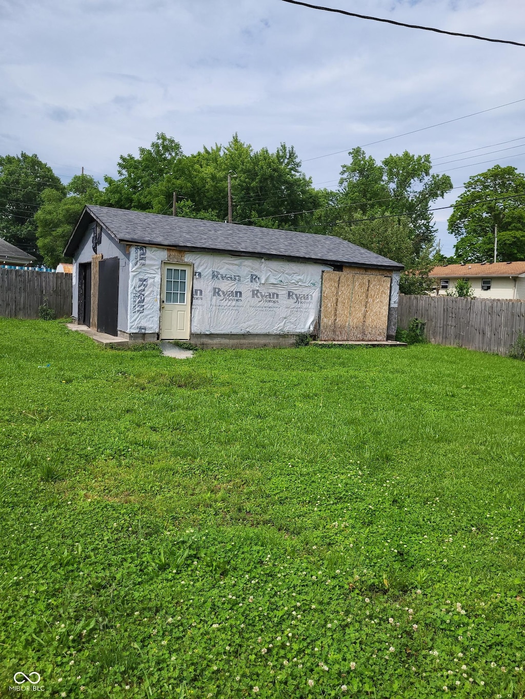 view of outdoor structure with a lawn