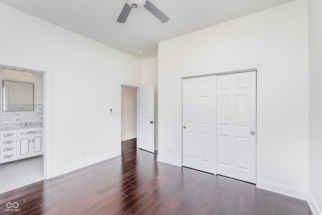 unfurnished bedroom with dark wood-type flooring, ceiling fan, and a closet