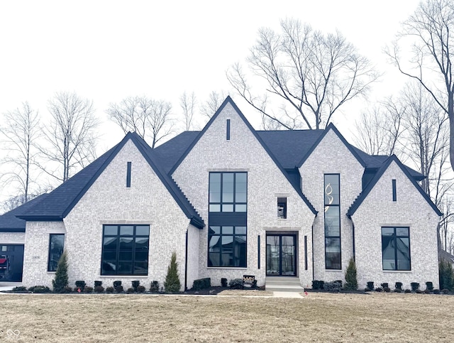 view of front facade with a front yard