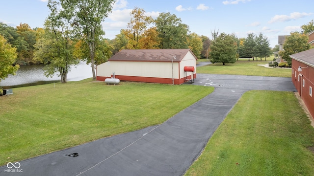 view of yard featuring a water view