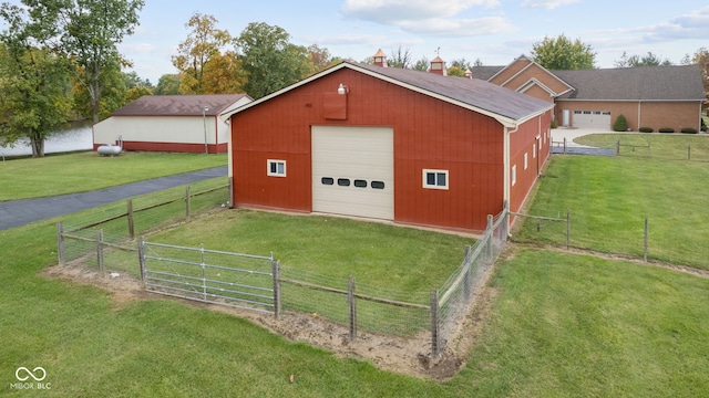 view of outdoor structure featuring a garage and a yard