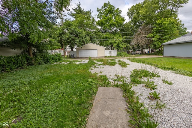 view of yard featuring an outdoor structure and a garage