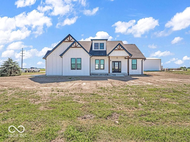 modern farmhouse featuring a front lawn