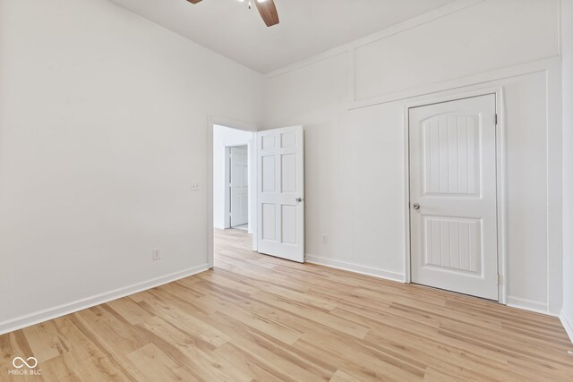 unfurnished bedroom featuring light wood-type flooring, a closet, and ceiling fan