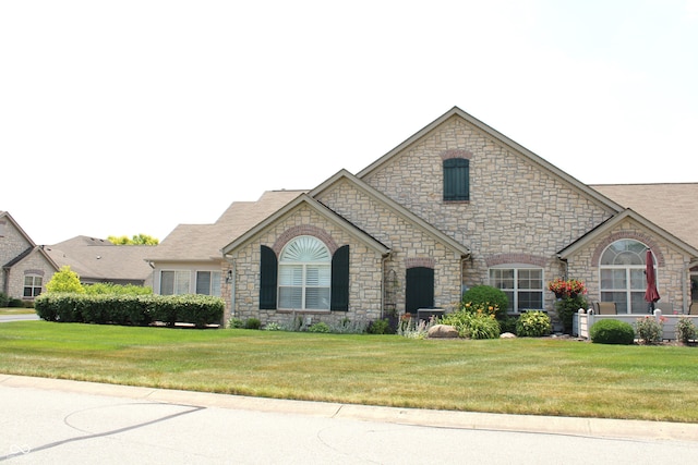 view of front facade with a front lawn