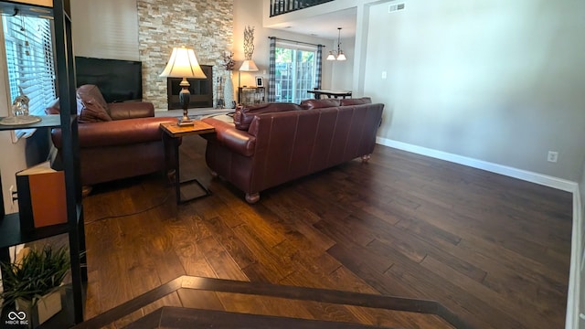 living room featuring dark wood-type flooring and a notable chandelier