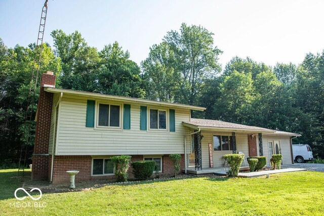 10050 E State Road 250, Crothersville, IN 47229 - split level home with covered porch and a front lawn