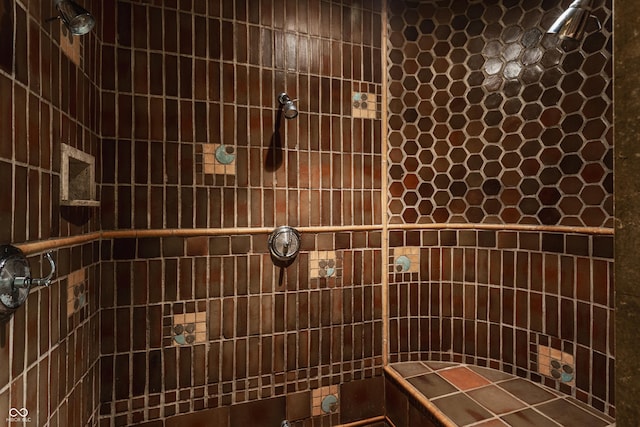 841 Alverna Dr, Indianapolis, IN 46260 - bathroom with a tile shower