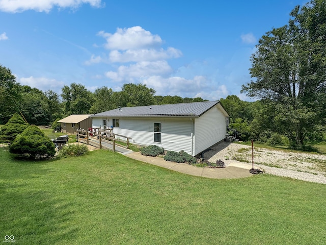 exterior space featuring a lawn