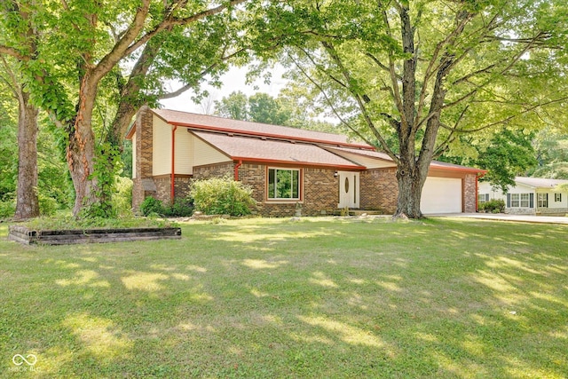 view of front of house featuring a front yard and a garage