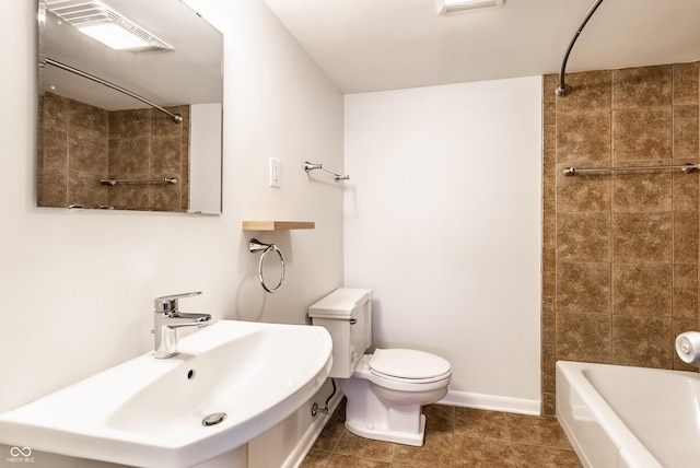 full bathroom featuring sink, tiled shower / bath, tile patterned floors, and toilet