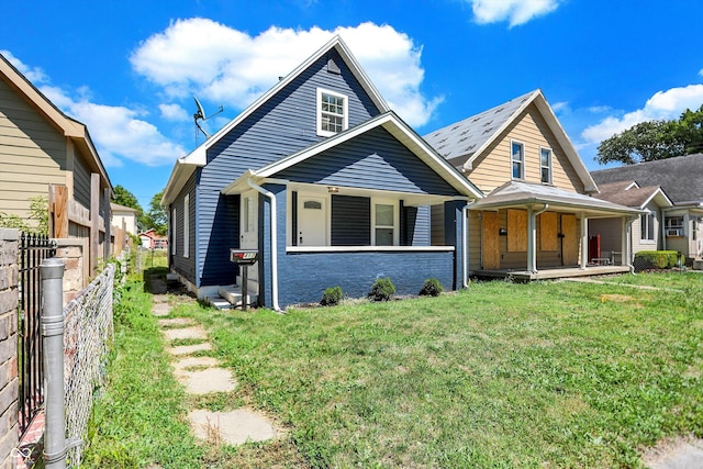 view of front of property featuring a front lawn and covered porch