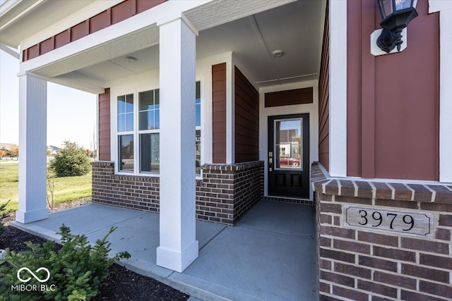 property entrance featuring a porch