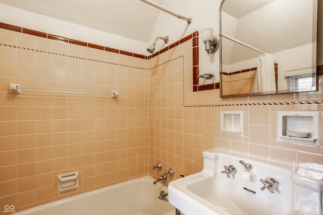 bathroom featuring shower / bath combo