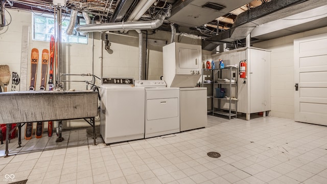 washroom with sink and washer and dryer