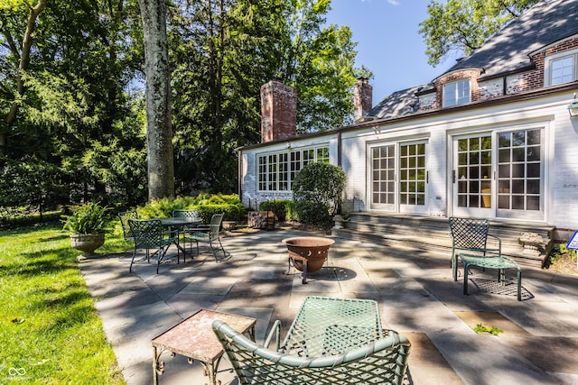 view of patio featuring an outdoor fire pit