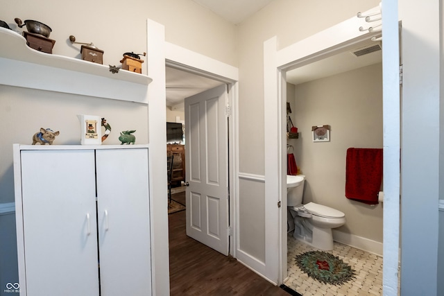 bathroom featuring toilet